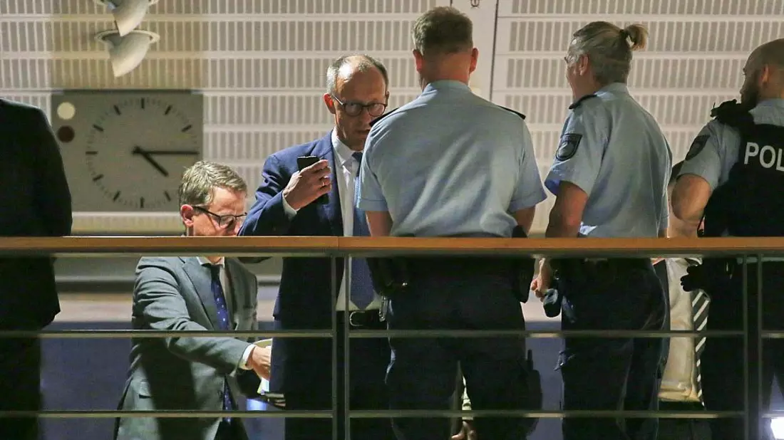 Carsten Linnemann und Friedrich Merz auf dem Weg zum Koalitionsausschuss am 13.11.2025 - Bild: über dts Nachrichtenagentur