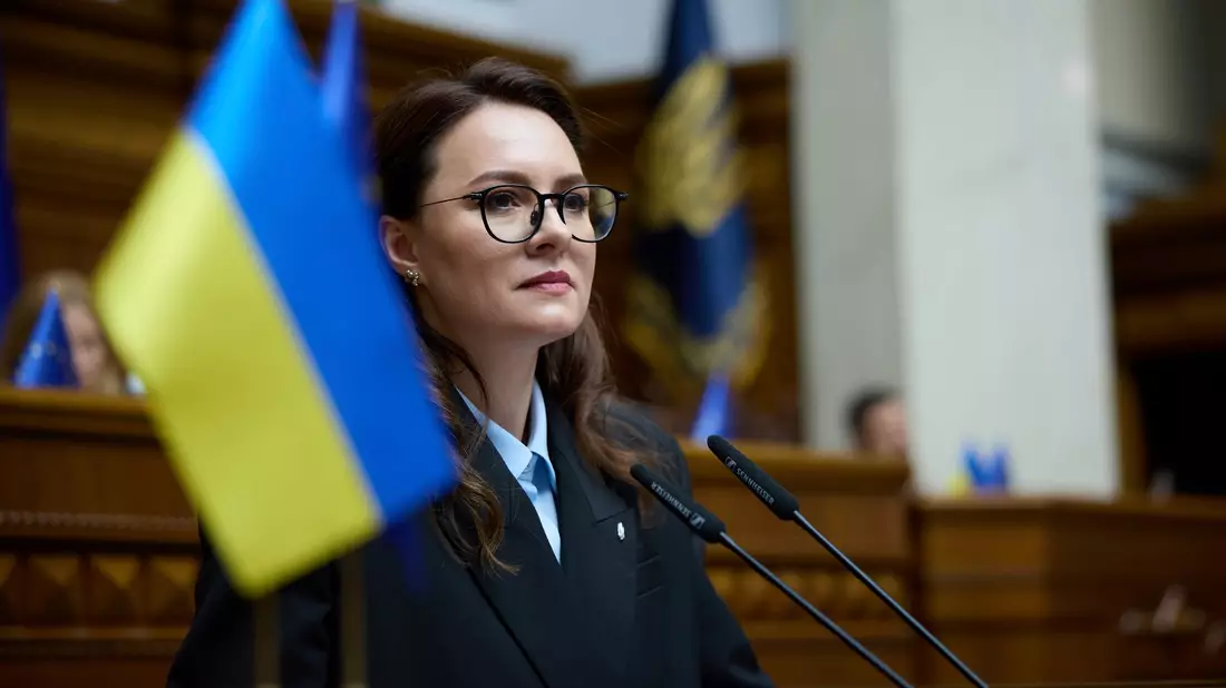 Die ukrainische Regierungschefin Julia Swyrydenko hat eine schärfere Kontrolle von Staatsbetrieben angekündigt. (Archivbild) - Bild: Vadym Sarakhan/AP/dpa