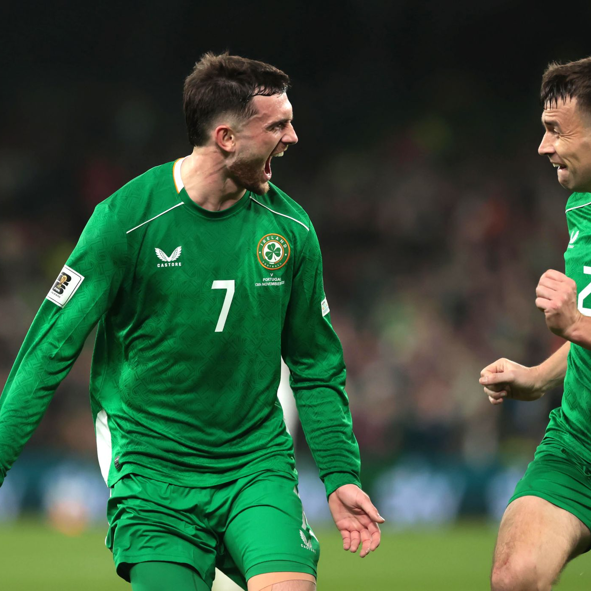 Troy Parrott (l) erzielte beide Tore für Irland. - Foto: Liam Mcburney/PA Wire/dpa