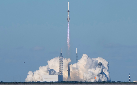 Zweimal musste der Start zuvor verschoben werden.  - Foto: John Raoux/AP/dpa