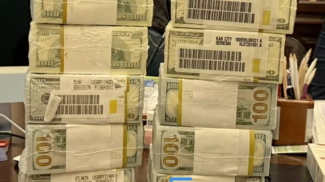 Bei Schmiergeldzahlungen werden in der Ukraine nach Erkenntnissen von Korruptionsjägern Taschen voll mit Bargeld übergeben. - Bild: -/Nationales Antikorruptionsbüro der Ukraine/Spezialisierte Antikorruptionsstaatsanwaltschaft der Ukraine/dpa