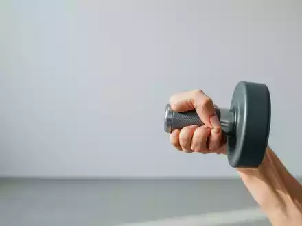 Krafttraining: Effektivste Waffe gegen Muskelabbau im Alter - Foto: über boerse-global.de