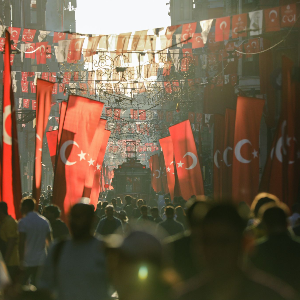 Streetfood und gerade die gefüllten Muscheln gehören für viele zu einem Besuch in Istanbul dazu. (Symbolbild) - Foto: Ibrahim Oner/SOPA Images via ZUMA Press Wire/dpa