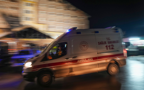 Die gesamte Familie wurde in ein Krankenhaus gebracht. (Symbolbild) - Foto: Francisco Seco/AP/dpa