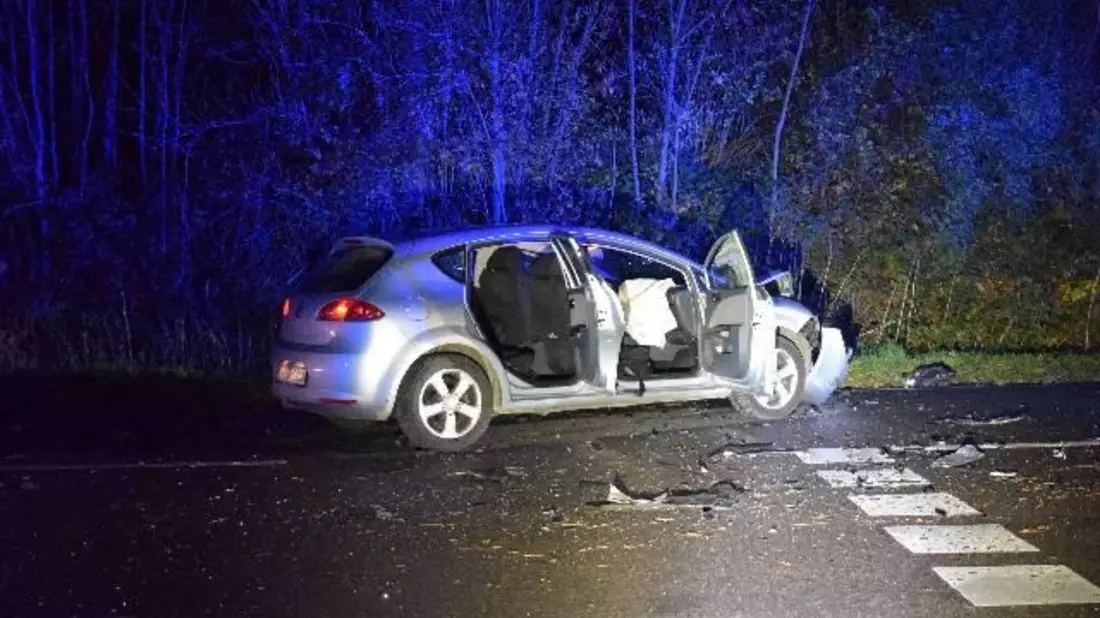 POL-NI: Schwerer Verkehrsunfall mit zwei beteiligten Pkw und sieben Personen - Bild: presseportal.de