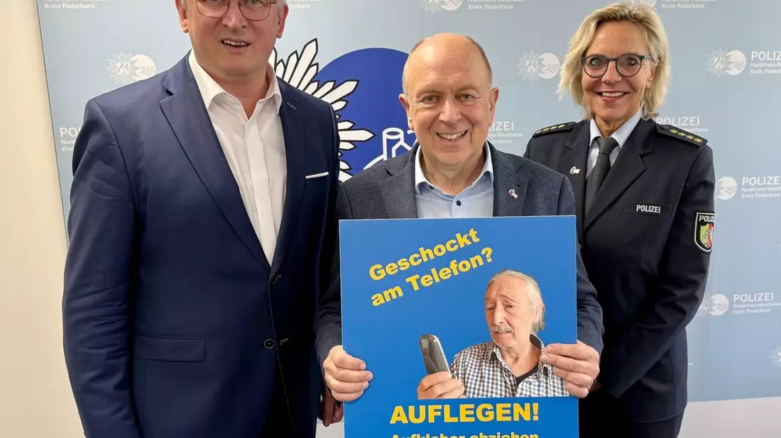 POL-PB: Polizei und VerbundVolksbank OWL eG starten Kooperation gegen den Telefonbetrug - Die erfolgreiche Kampagne Geschockt am Telefon? - Auflegen! wird durch Aufkleber erweitert - Bild: presseportal.de