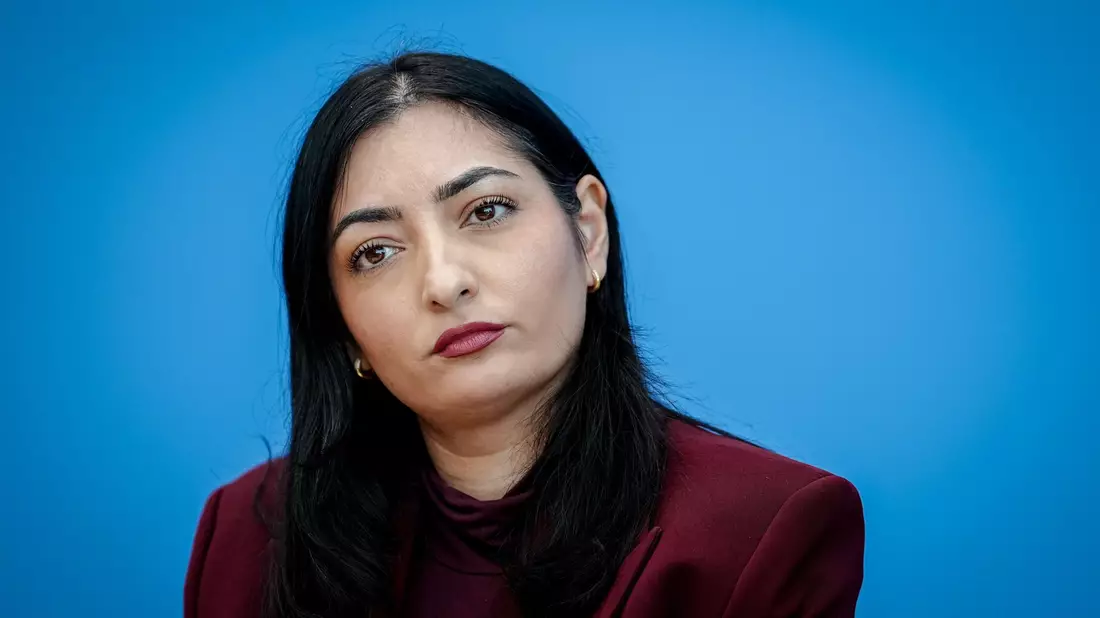 Pawliks Amtsvorgängerin und Parteikollegin, Reem Alabali Radovan (SPD) hatte eine Arbeitsdefinition von Rassismus vorgelegt. (Archivfoto) - Bild: Kay Nietfeld/dpa