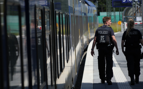 Bundespolizeidirektion München: Ausstieg verpasst - Serbe mit 25.000 Euro Bargeld unerlaubt eingereist - Foto: presseportal.de