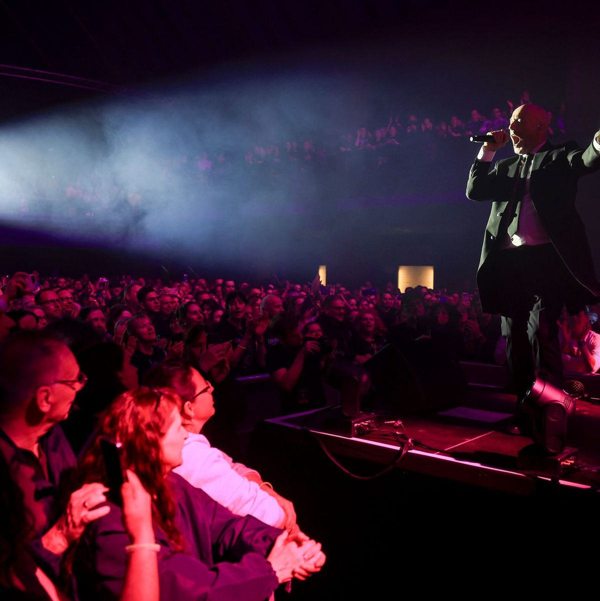Unheilig sind zurück auf der Bühne. - Foto: Jan Woitas/dpa