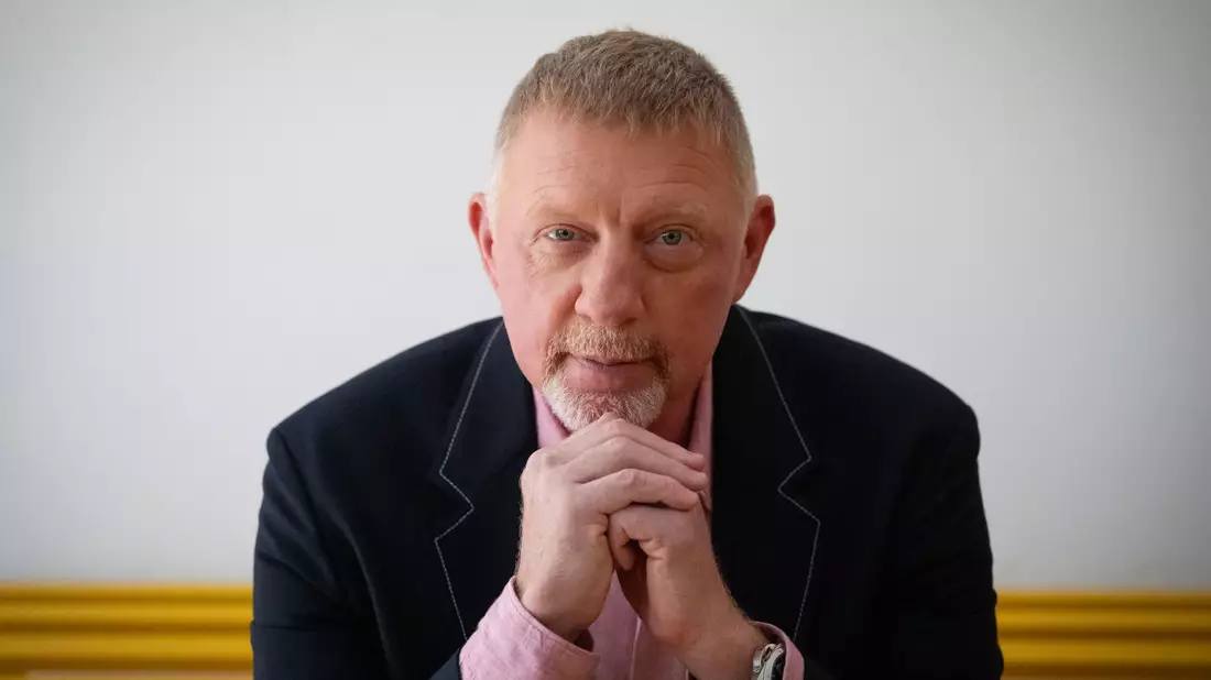 Boris Becker hat eine mentale Blockade als Grund für Zverevs Scheitern ausgemacht. - Bild: Soeren Stache/dpa