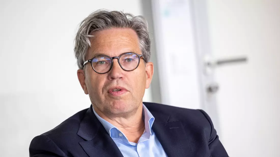 Der Vodafone-Manager Marcel de Groot rät zu Vorsicht. - Bild: Thomas Banneyer/dpa