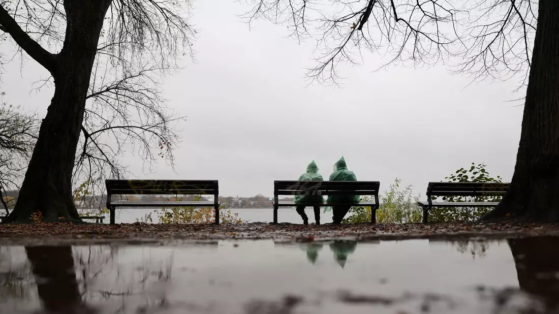 Erstmal ist Schmuddelwetter angesagt. - Bild: Christian Charisius/dpa