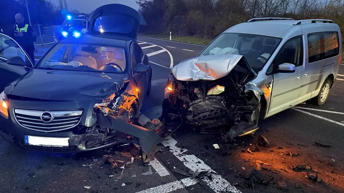 LPI-EF: Verkehrsbehinderung nach Unfall auf der Autobahnauffahrt Erfurt-West - Bild: presseportal.de