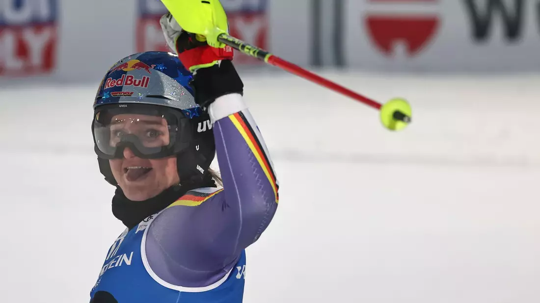 Seriensiegerin Mikaela Shiffrin fuhr in einer eigenen Liga. - Bild: Marco Trovati/AP/dpa