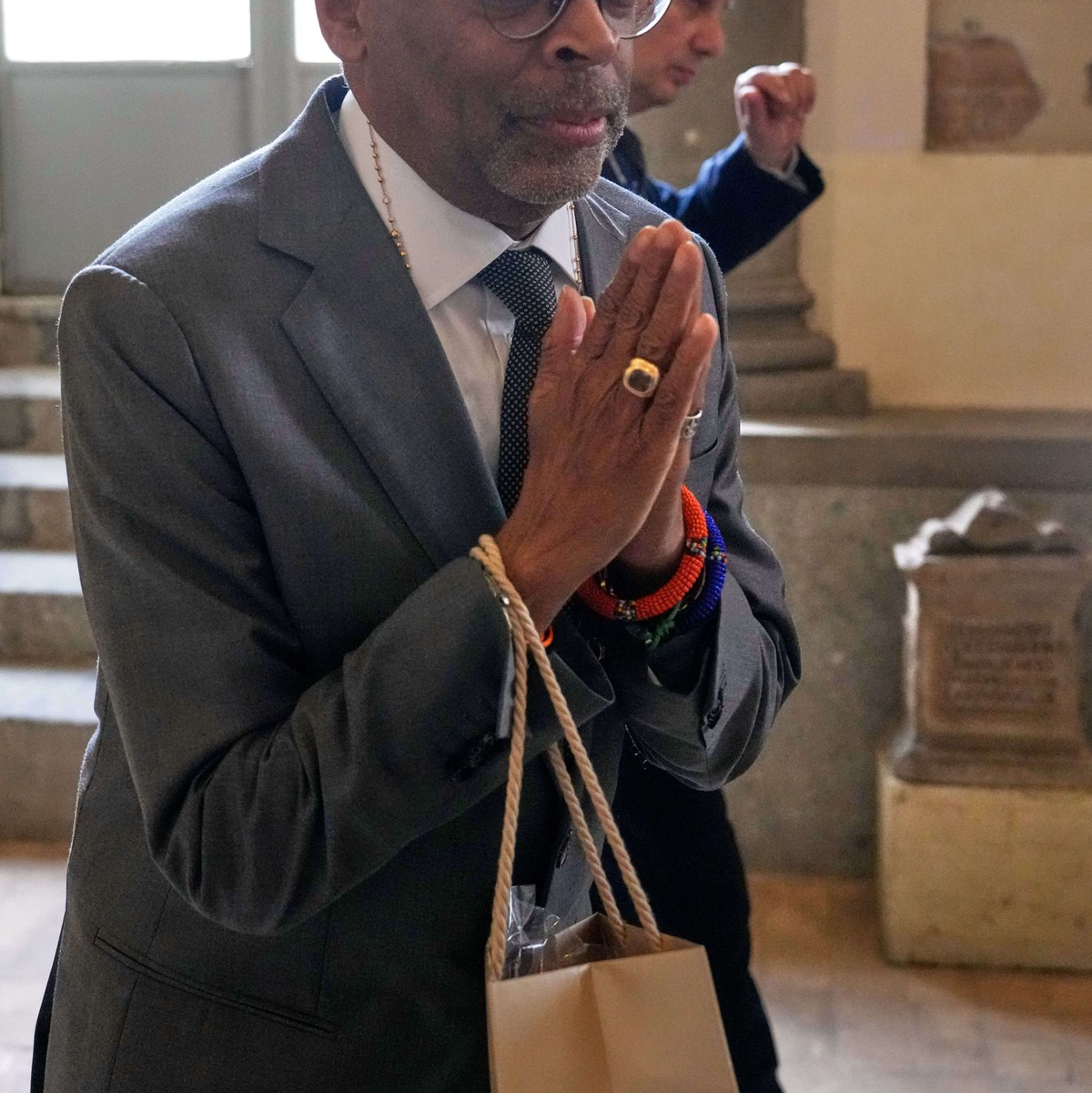 Filmregisseur Spike Lee verlässt nach einer Audienz beim Papst den Vatikan. - Foto: Gregorio Borgia/AP/dpa