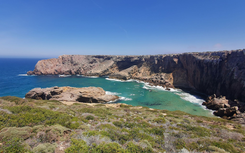 Auch im November sind Urlauber an der Algarve - der Sturm traf unter anderem einen Campingplatz. - Foto: Geraldine Friedrich/dpa-tmn