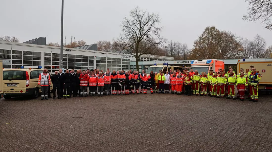 FW-MG: Mönchengladbacher Hilfsorganisationen üben den Aufbau eines Betreuungsplatzes - Bild: presseportal.de