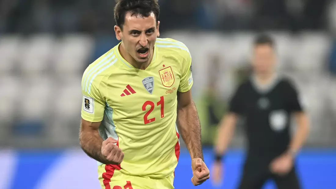 Mikel Oyarzabal führte Spanien mit einem Doppelpack zum Sieg. - Bild: Tamuna Kulumbegashvili/AP/dpa