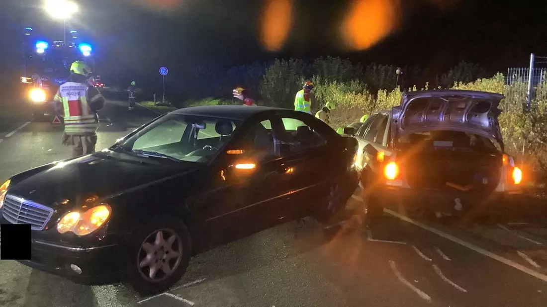 FW Paderborn: Verkehrsunfall in Paderborn-Elsen - Ein Verletzter nach Kollision von zwei PKW - Bild: presseportal.de