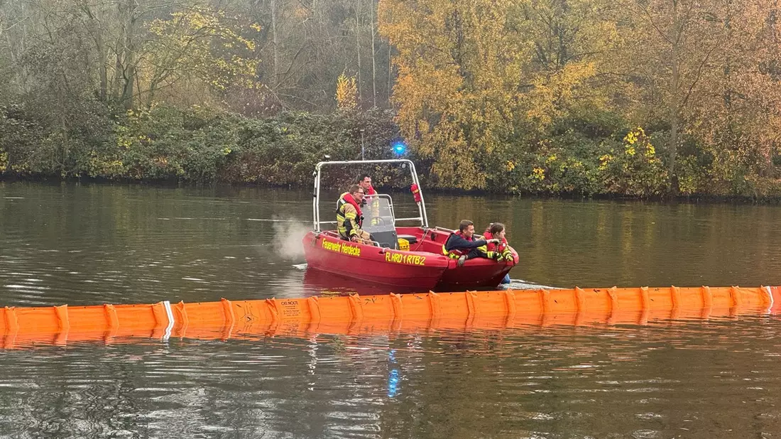 FW-EN: Gewässerverunreinigung auf Hagener und Herdecker Stadtgebiet - Langwieriger Einsatz für beide Feuerwehren - Bild: presseportal.de