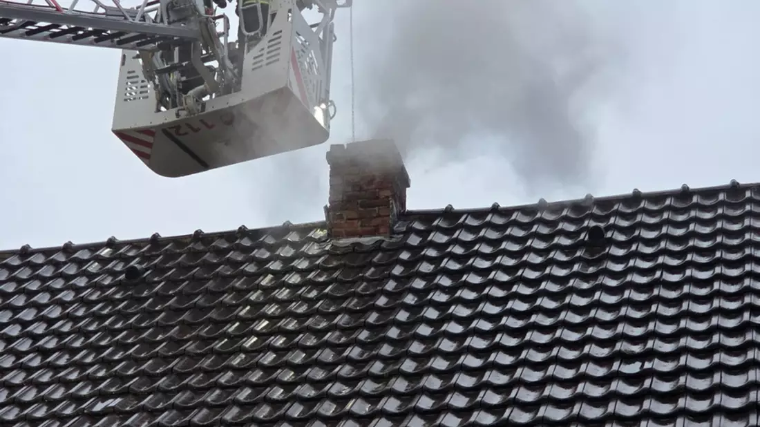 FW-AR: Schornsteinbrand in Arnsberg: Feuerwehr verhindert Schlimmeres - Bild: presseportal.de