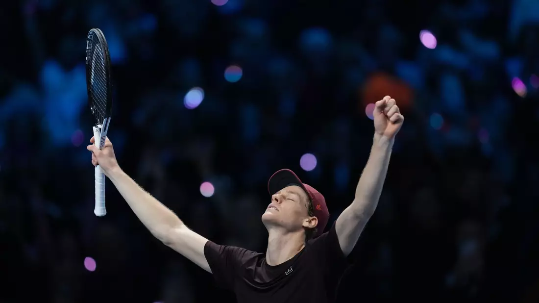 Feiert den erneuten Triumph bei den ATP Finals: Jannik Sinner - Bild: Antonio Calanni/AP/dpa