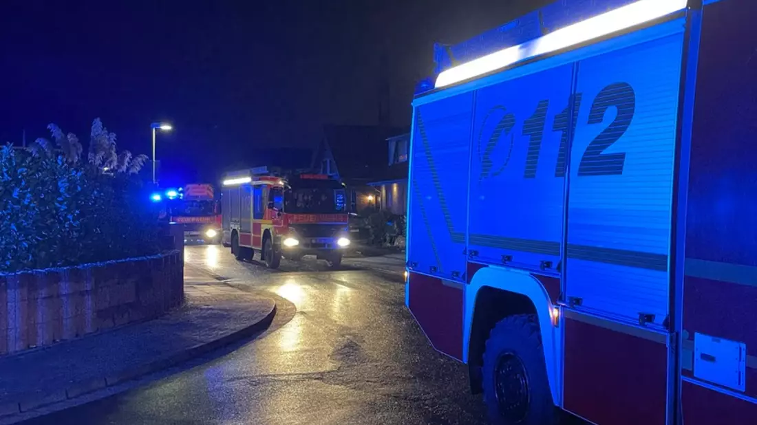 FW Dinslaken: Einsatzmeldung Feuer mit Menschenleben in Gefahr - Bild: presseportal.de