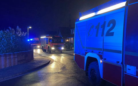 FW Dinslaken: Einsatzmeldung Feuer mit Menschenleben in Gefahr - Foto: presseportal.de
