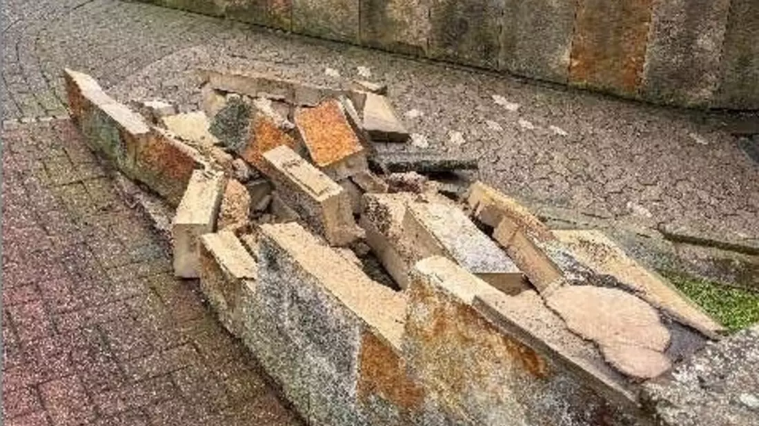POL-NI: Unfallflucht in Obernkirchen - Sandsteinmauer beschädigt - Bild: presseportal.de