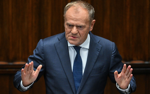 Polens Ministerpräsident Donald Tusk gab bekannt, dass eine  Bahnstrecke durch Sabotage  beschädigt wurde. (Archivbild) - Foto: Radek Pietruszka/PAP/dpa