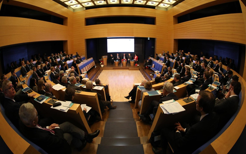 Podiumsdiskussion: Zwischen Kriegsangst und Kriegstauglichkeit / Gesellschaftliche Resilienz in der Zeitenwende - Foto: presseportal.de