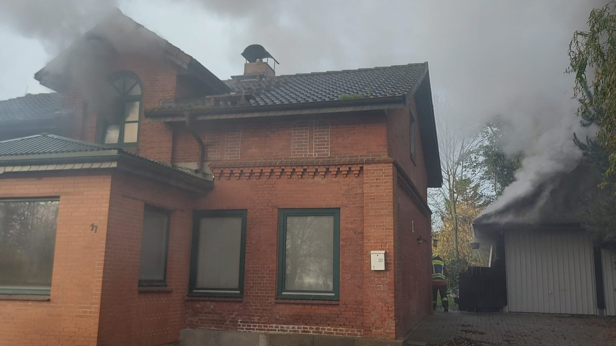 FW-HEI: Feuer in zwei Gebäuden - Feuerwehr findet leblose Person - Foto: presseportal.de