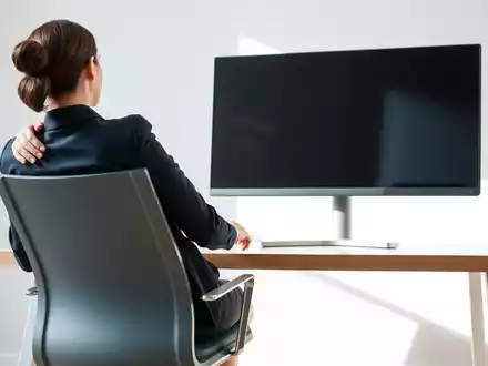 Rückengymnastik im Büro: Experten warnen vor Volksleiden - Foto: über boerse-global.de