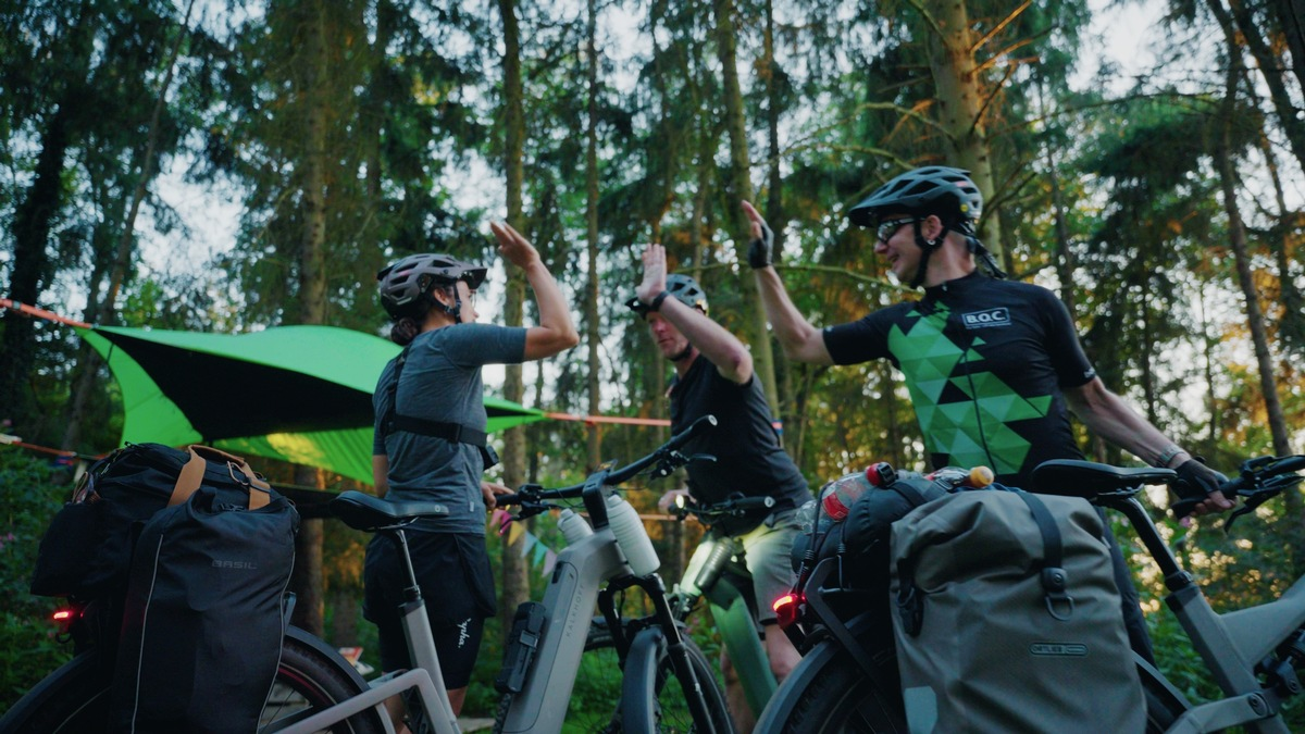 Grenzerfahrung Akku-Management: Kalkhoff zeigt, was 370 km mit dem E-Trekking-Bike bedeuten - Foto: presseportal.de