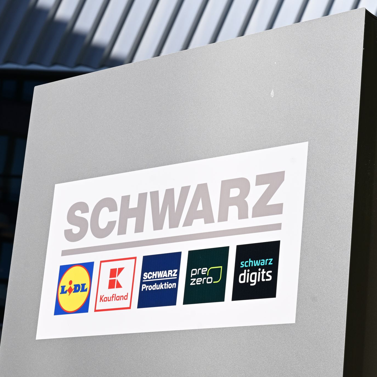 Die Schwarz-Gruppe investiert Milliarden in Rechenzentren. (Archivbild) - Foto: Bernd Weißbrod/dpa