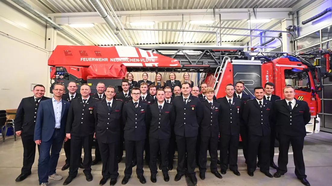 FW Neukirchen-Vluyn: Feuerwehr zieht Bilanz: 230 Einsätze und zahlreiche Ehrungen - Bild: presseportal.de