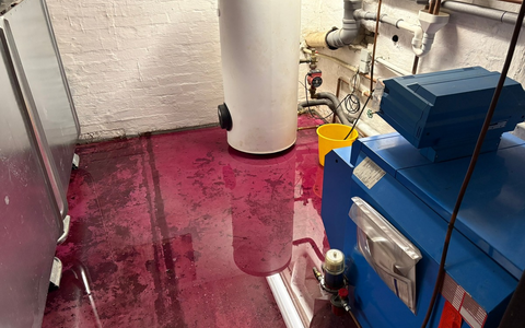 FW Wathlingen: Ausgetretenes Heizöl sorgt für Gefahrguteinsatz - Foto: presseportal.de