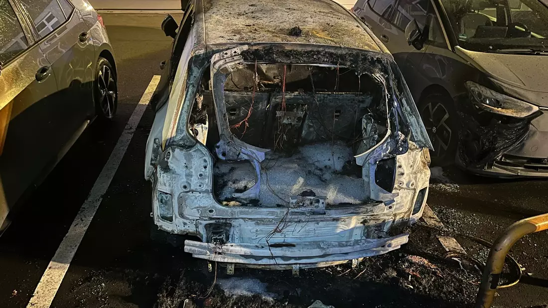 POL-ME: Autobrand mit unklarer Ursache: Polizei ermittelt - 2511068 - Bild: presseportal.de
