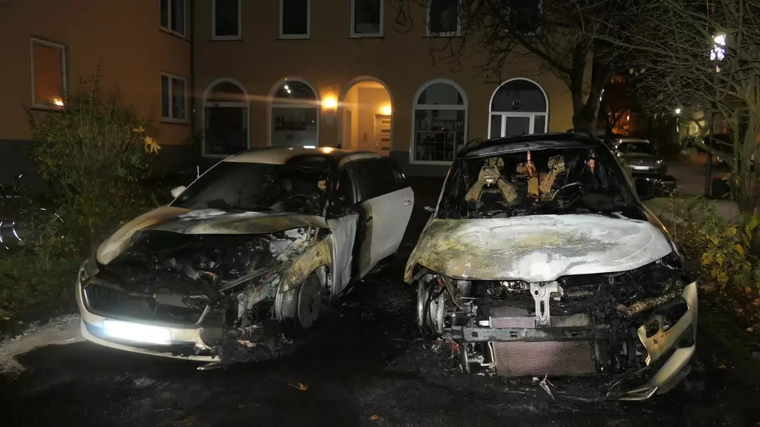 POL-KS: 45.000 Euro Schaden durch Brandstiftung an zwei Skoda: Zeugen in Herkulesstraße gesucht - Bild: presseportal.de