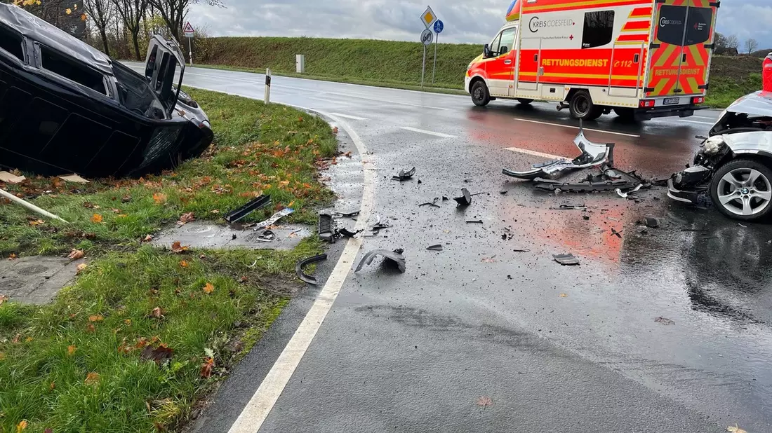 POL-COE: Billerbeck, Ludgerusweg, L580/ Auto überschlägt sich nach Kollision - Bild: presseportal.de