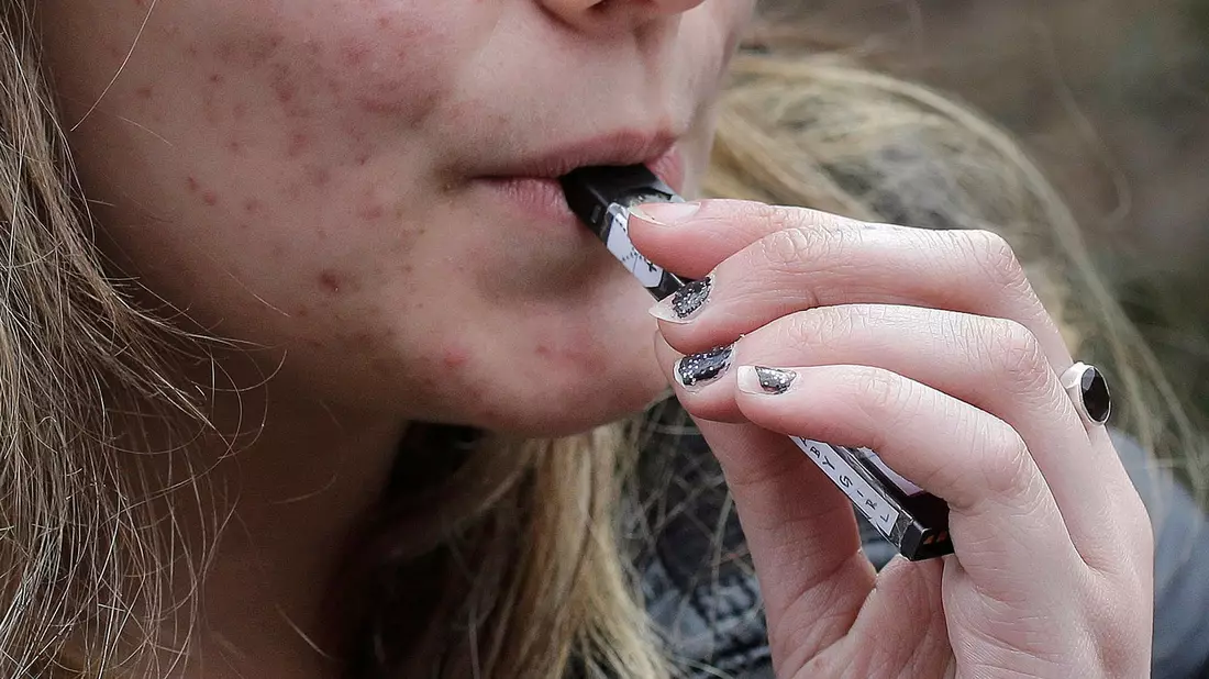 Die WHO sieht Schulen als neue «Frontlinie» im Kampf gegen Nikotin. (Archivbild) - Bild: Steven Senne/AP/dpa