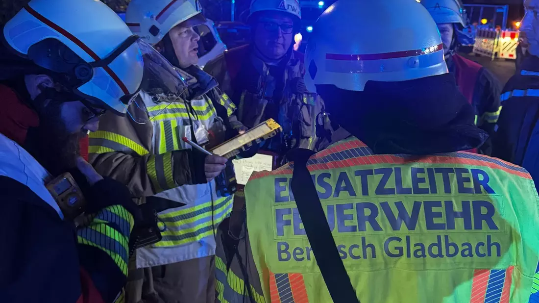 FW-GL: Unklarer Geruch in Hochhaus - umfangreicher Feuerwehr- und Rettungsdiensteinsatz in Bockenberg - Bild: presseportal.de