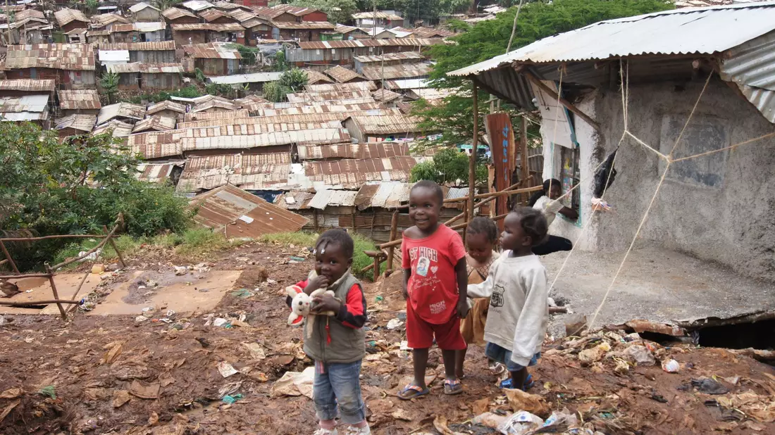 Gerade Kinder in armen Regionen der Welt werden wegen fehlender Sanitäranlagen häufig krank. (Archivbild) - Bild: picture alliance / dpa