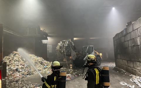 FW-DO: Brand in Lagerhalle eines Recyclingbetriebs - Foto: presseportal.de
