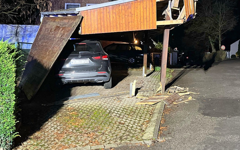 POL-MK: LKW-Fahrer demoliert Carport und flieht - Foto: presseportal.de