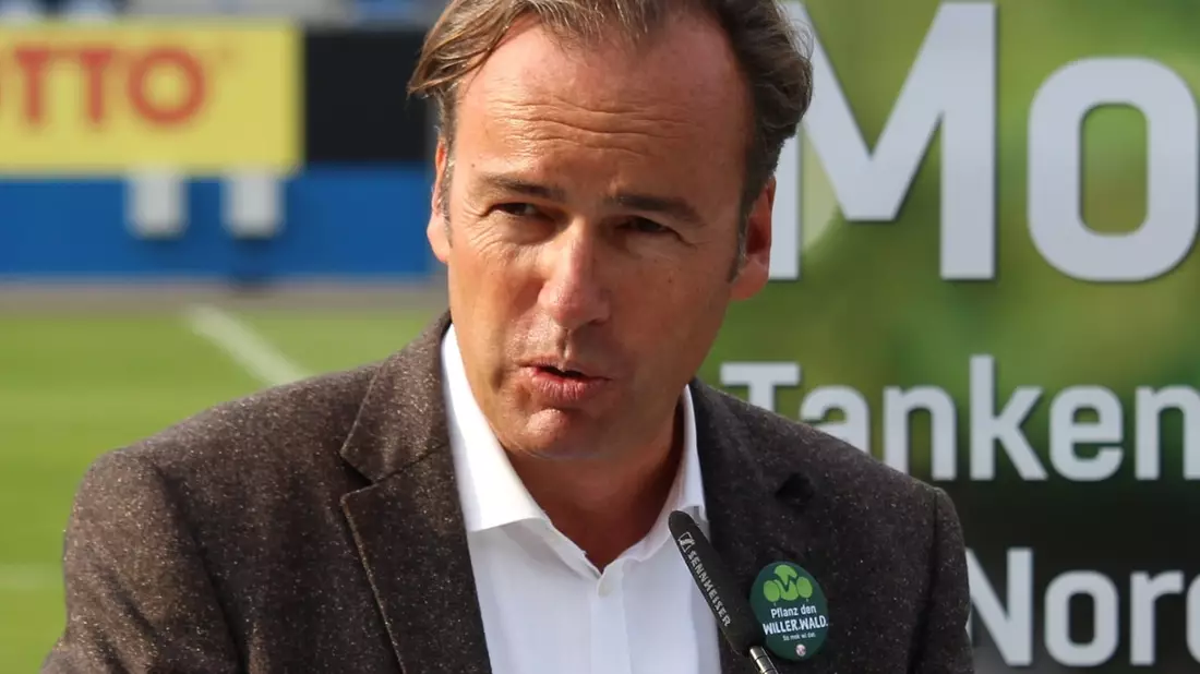 Wirtschaftsminister Claus Ruhe Madsen zeichnet schleswig-holsteinische Business Angels Matthias Damerow und Axel Niesing aus - Bild: presseportal.de