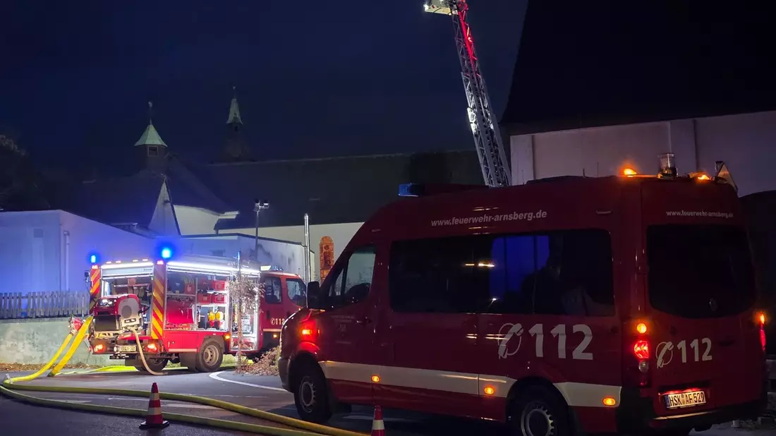 FW-AR: Intensive Jahresübung: Brand in altem Drogerie-Gebäude - Bild: presseportal.de