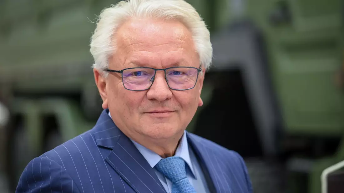 Unter seiner Führung wird Rheinmetall immer größer: der Rüstungsmanager Armin Papperger. - Bild: Soeren Stache/dpa
