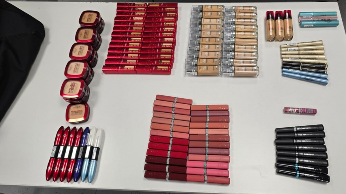 POL-MS: Mutmaßlich gestohlene Kosmetikartikel sichergestellt - Polizei stoppt Tatverdächtige auf der A 43 - Foto: presseportal.de