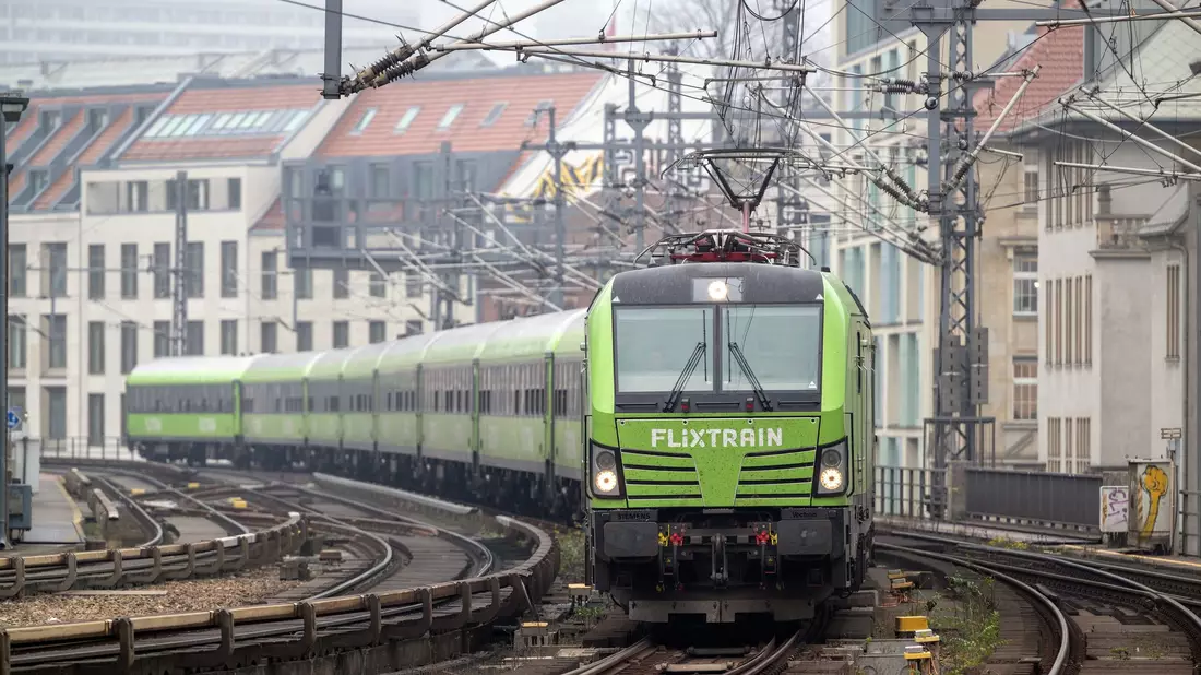 Flixtrain hat im deutschen Bahnnetz viel vor. - Bild: Soeren Stache/dpa